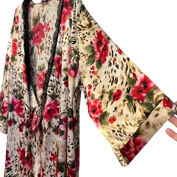 ❌❌SOLD❌❌Linea Donatella Satin Wrap Robe - Picture 2 of 6